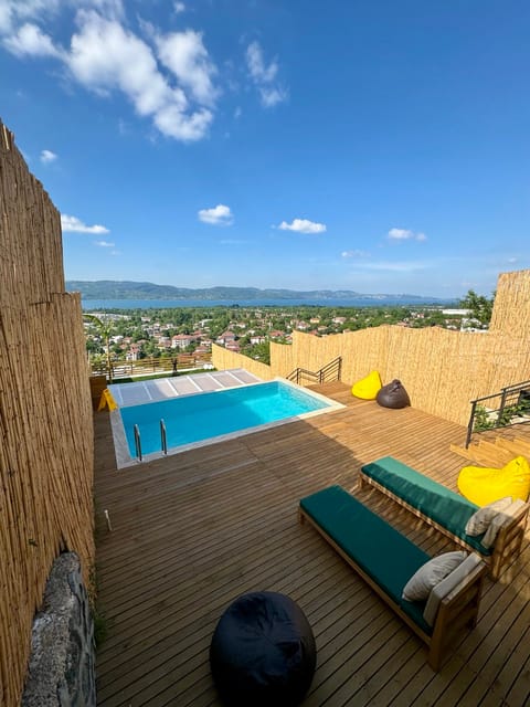 listing card gallery