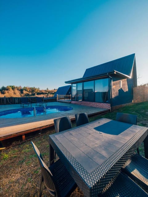 listing card gallery