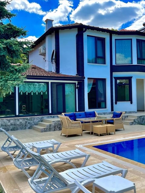 listing card gallery