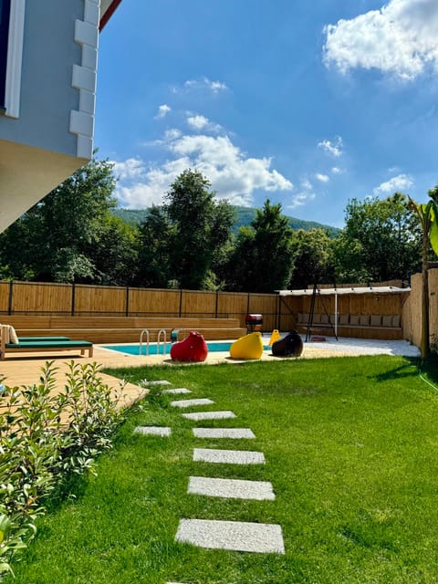 listing card gallery