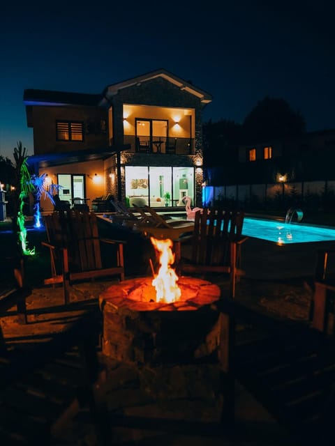 listing card gallery