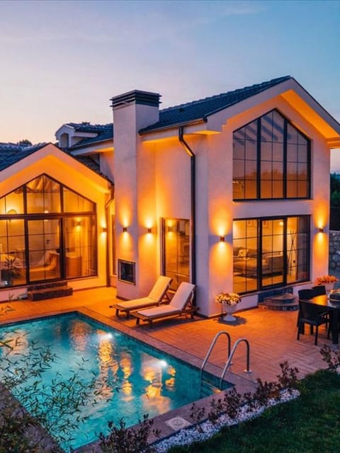 listing card gallery