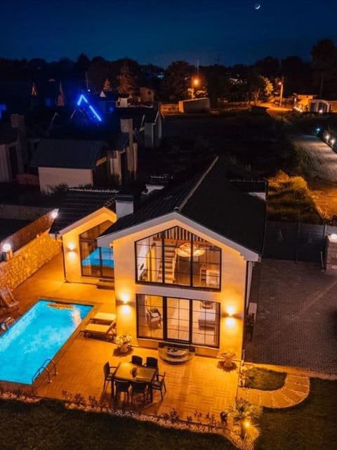 listing card gallery