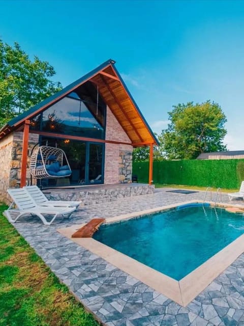 listing card gallery