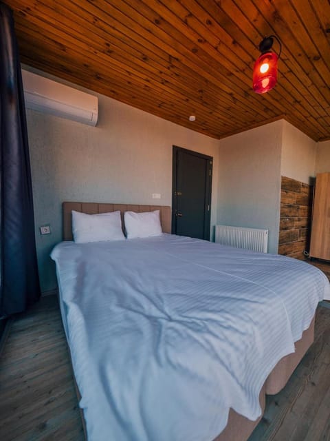 listing card gallery