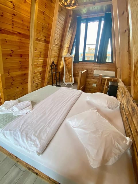 listing card gallery