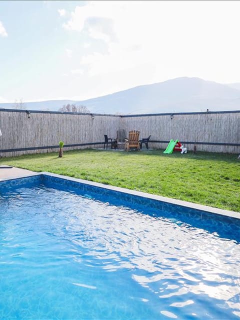 listing card gallery