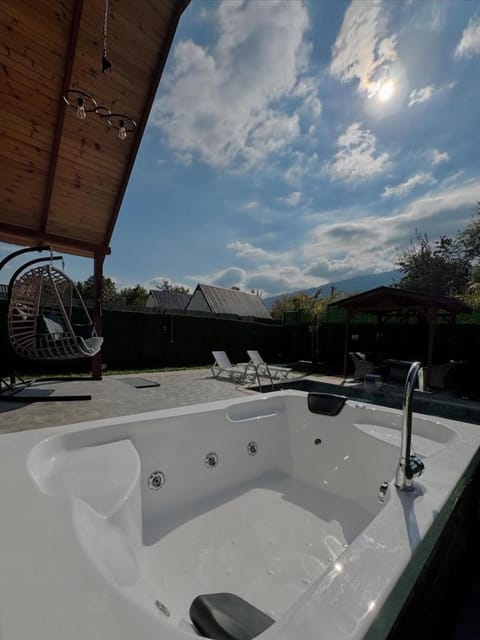 listing card gallery