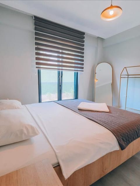 listing card gallery