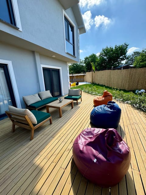 listing card gallery