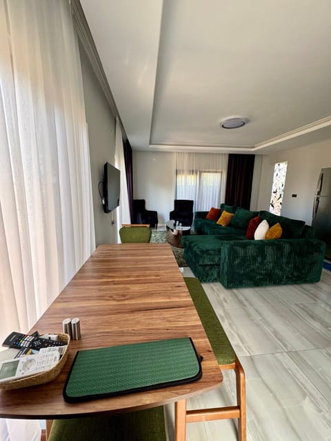 listing card gallery