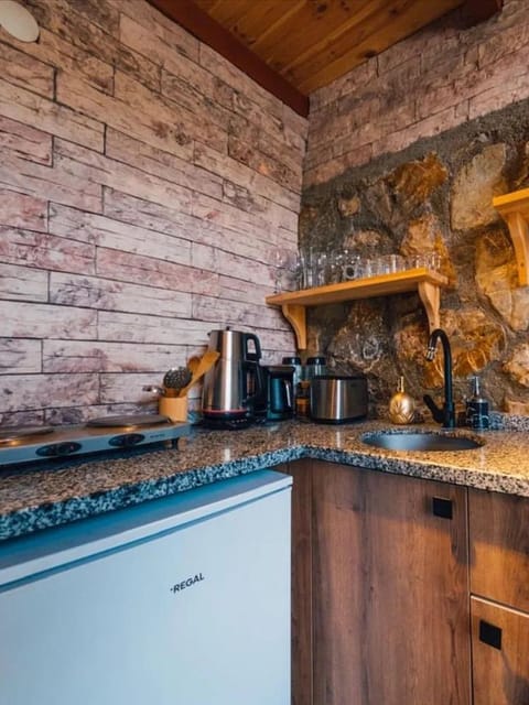 listing card gallery