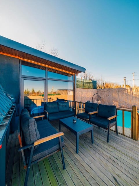 listing card gallery