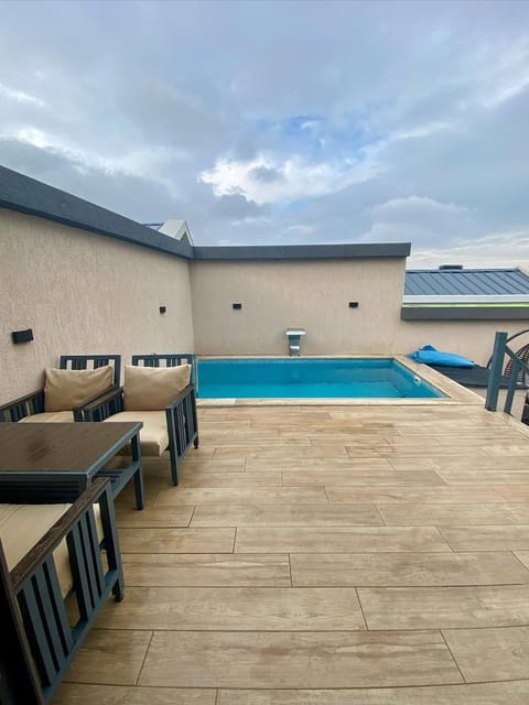 listing card gallery