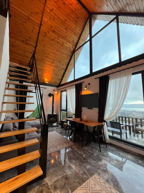 listing card gallery