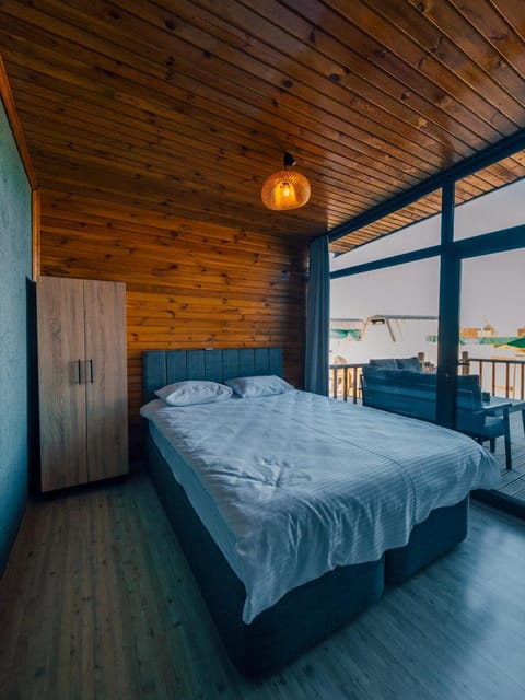 listing card gallery