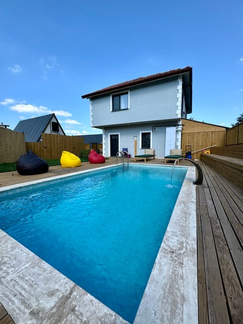 listing card gallery