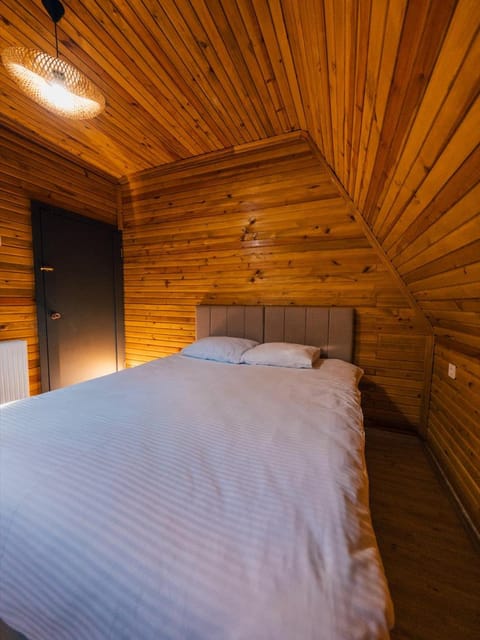 listing card gallery