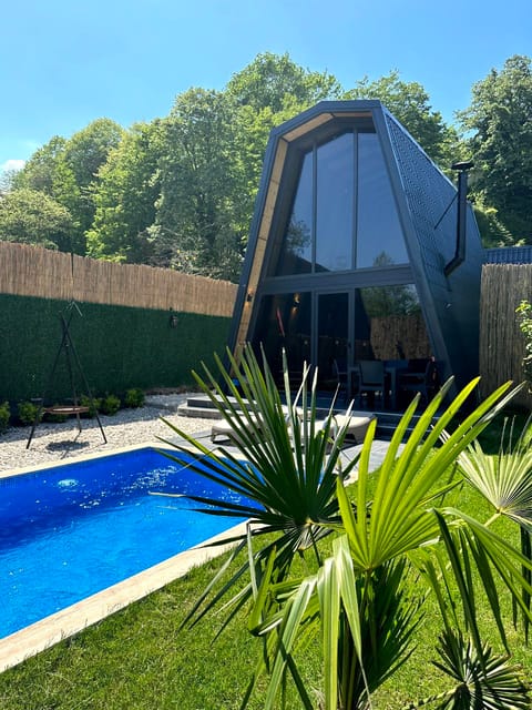 listing card gallery