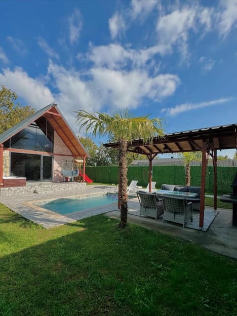 listing card gallery