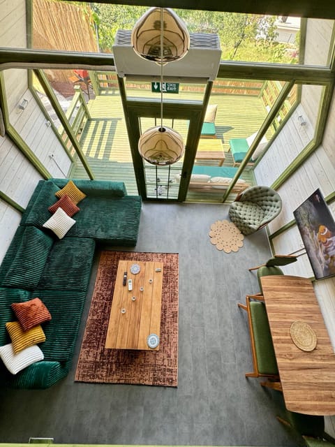 listing card gallery