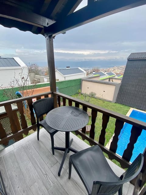 listing card gallery