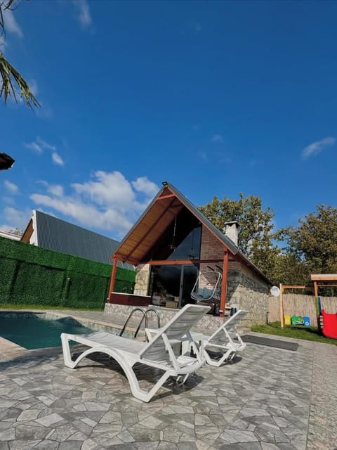 listing card gallery