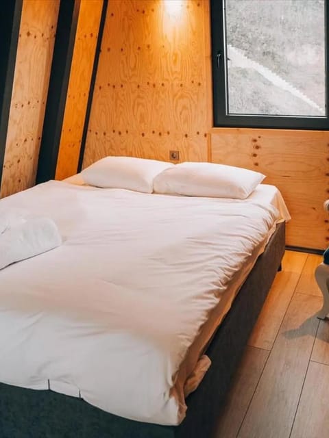 listing card gallery