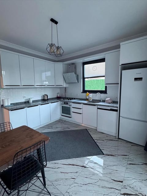 listing card gallery