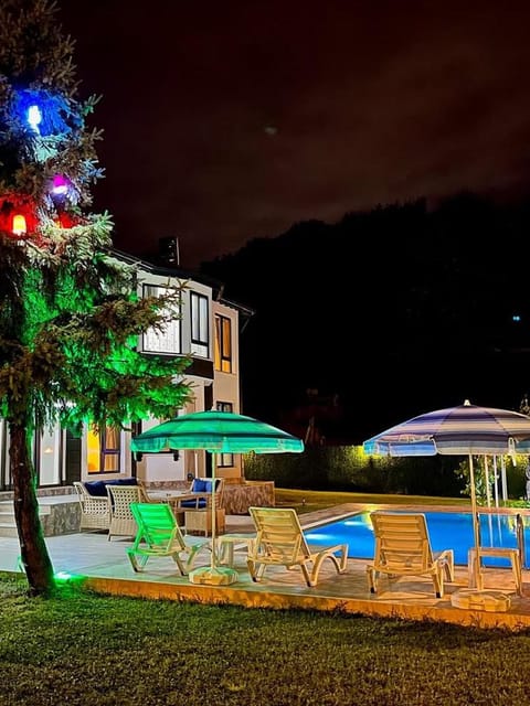 listing card gallery