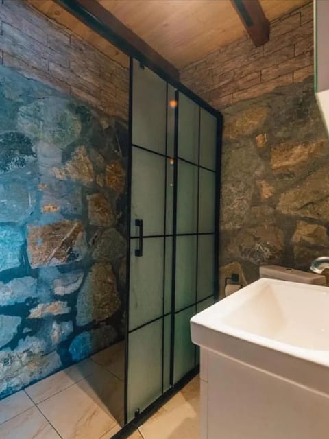 listing card gallery