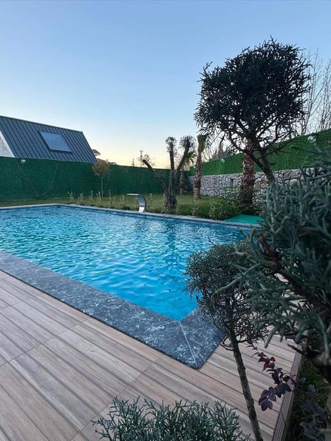 listing card gallery