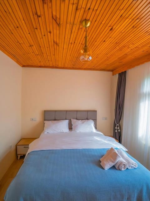 listing card gallery