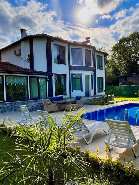 listing card gallery