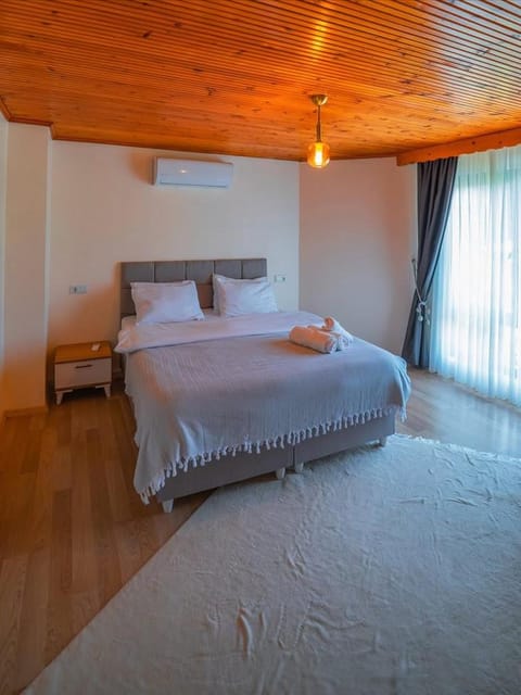 listing card gallery