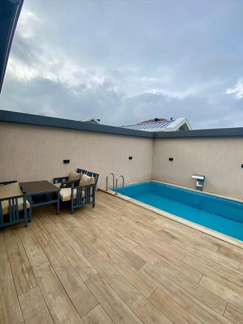 listing card gallery