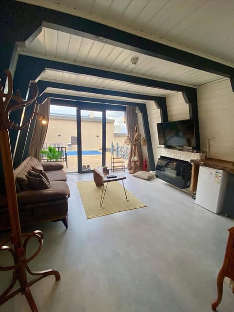 listing card gallery