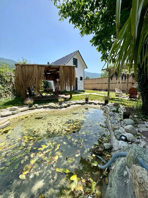 listing card gallery