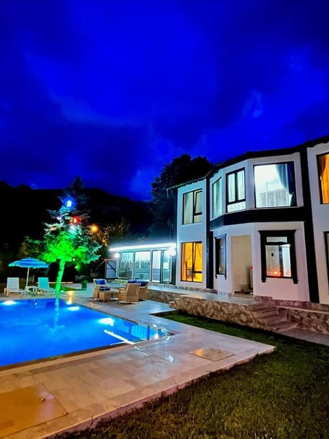 listing card gallery