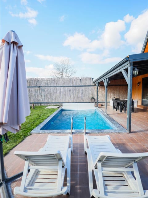 listing card gallery