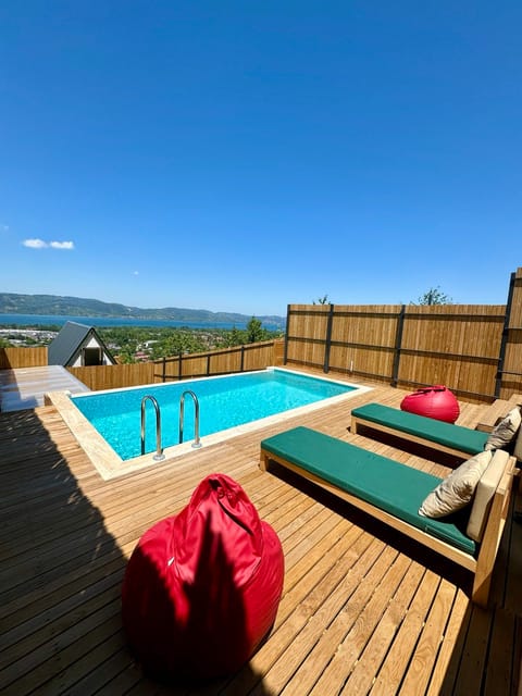 listing card gallery