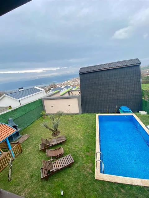 listing card gallery