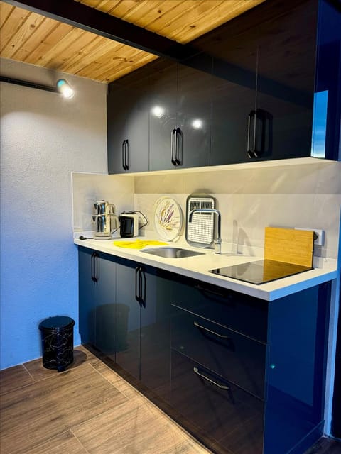 listing card gallery