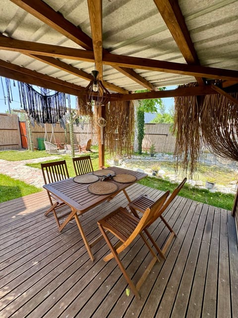 listing card gallery