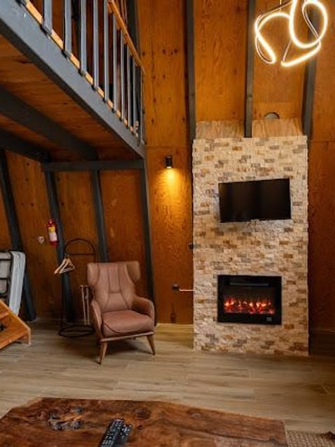 listing card gallery