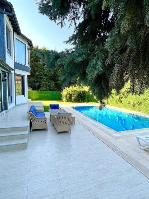 listing card gallery