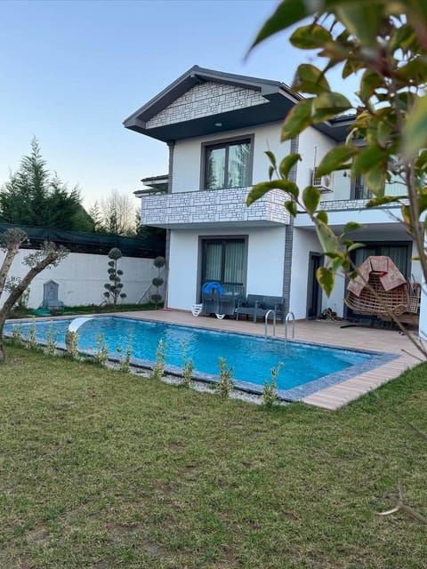 listing card gallery