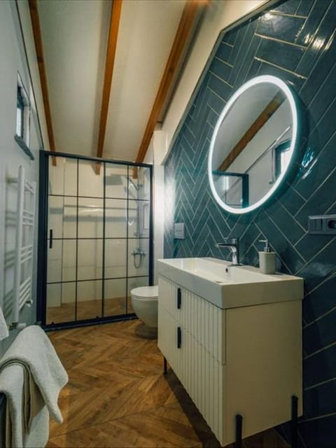 listing card gallery