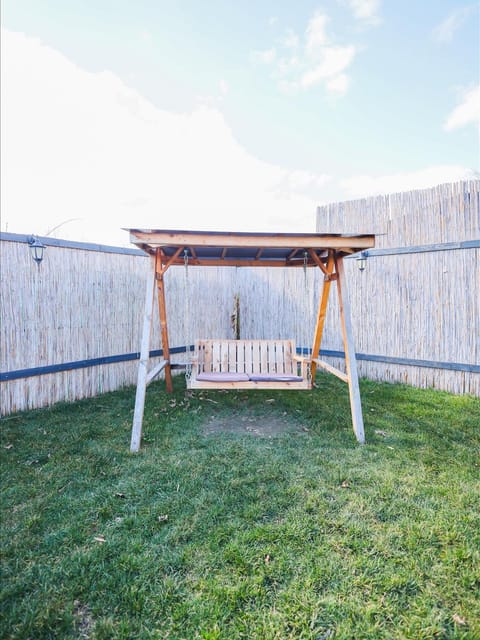 listing card gallery