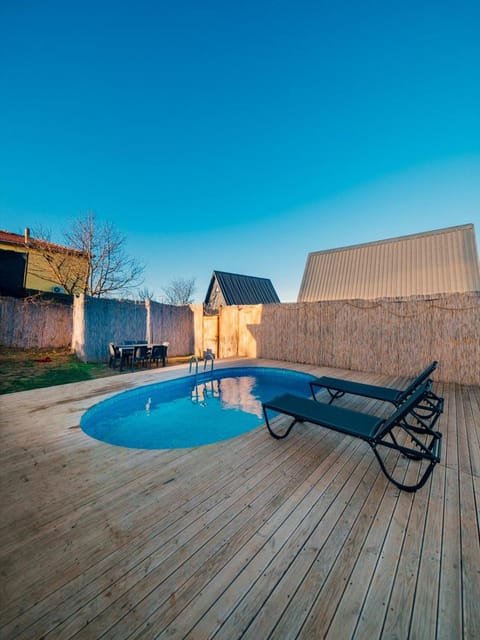 listing card gallery